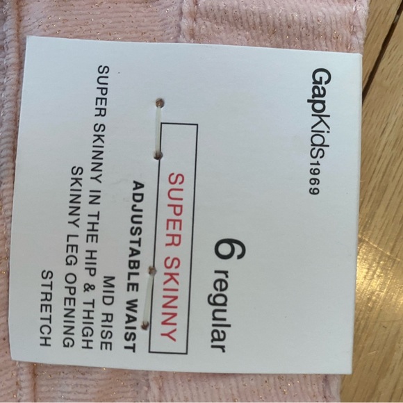 Gap size 6 NWT sparkle cords - Picture 3 of 3
